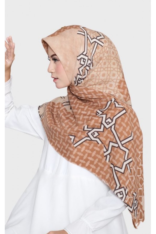 Hijab Segi Empat Voal Lasercut Casablanca Taupe 